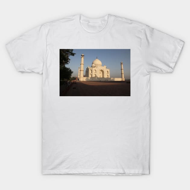 The Taj Mahal as the sun rises. T-Shirt by JohnDalkin